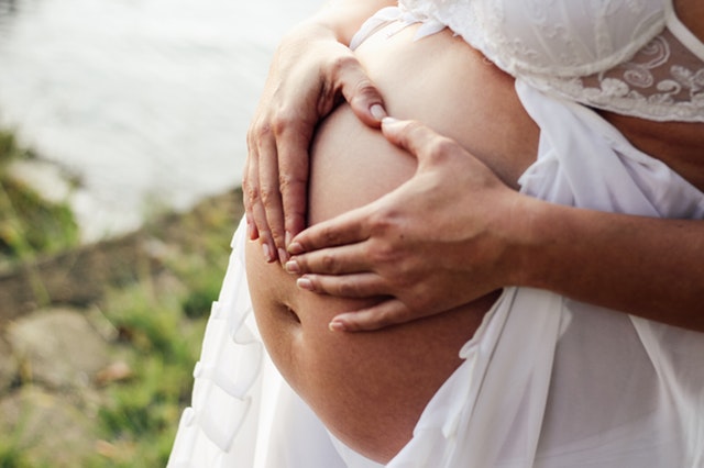 Pierwsza wizyta w ciąży u ginekologa. Przebieg i lista badań dla kobiety